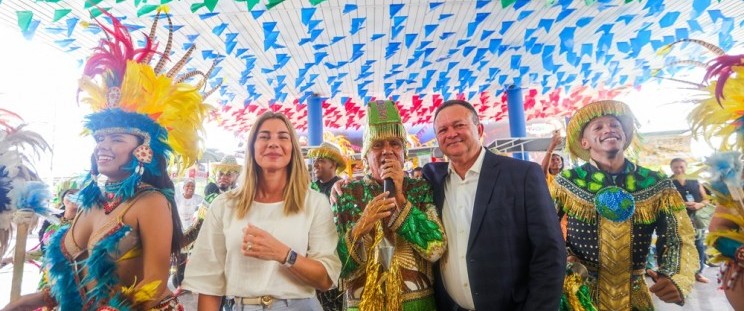 57820_governador_carlos_brandao_e_a_primeira_dama_larissa_brandao_dancam_com_lobato_amo_do_boi_de_morros_foto_brunno_carvalho_426242874787659860